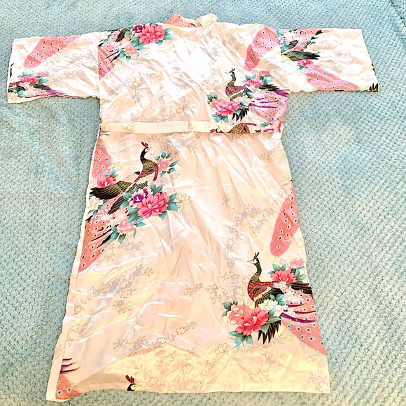 Satin Bridal robe, white with peacocks, Medium - Picture 8 of 13